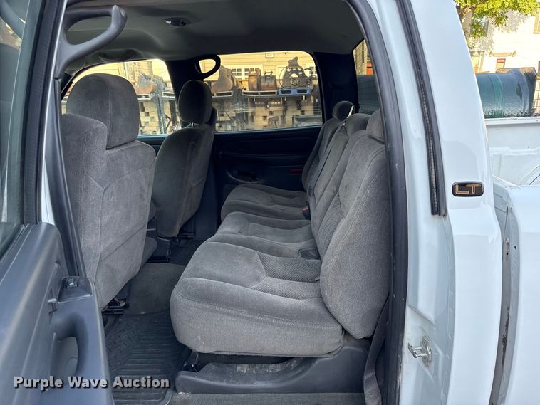 image for item EV6133 2006 Chevrolet Silverado 2500HD Crew Cab pickup truck