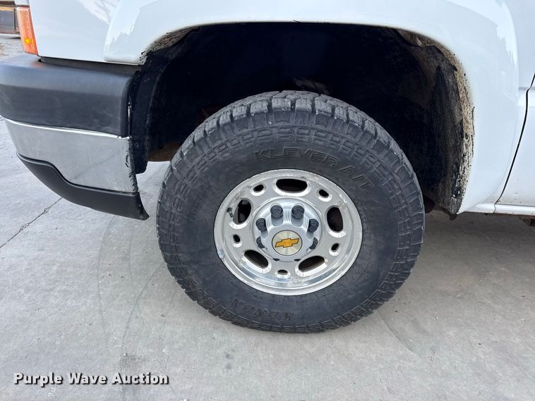 image for item EV6133 2006 Chevrolet Silverado 2500HD Crew Cab pickup truck