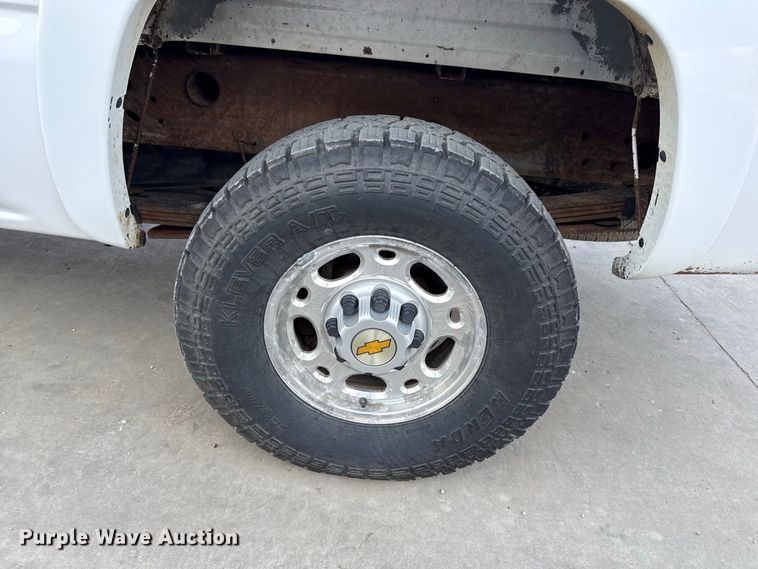 image for item EV6133 2006 Chevrolet Silverado 2500HD Crew Cab pickup truck