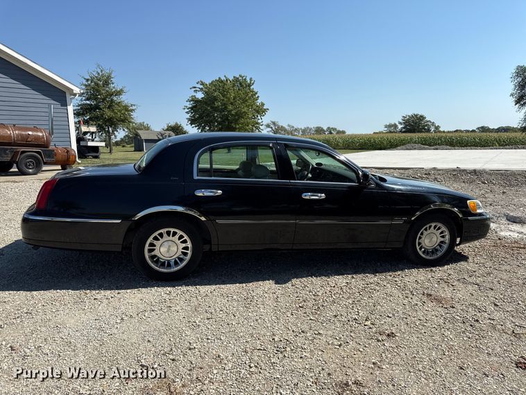 image for item EV6136 1999 Lincoln Town Car 