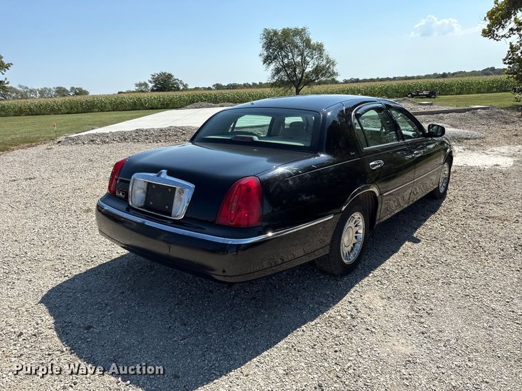 image for item EV6136 1999 Lincoln Town Car 