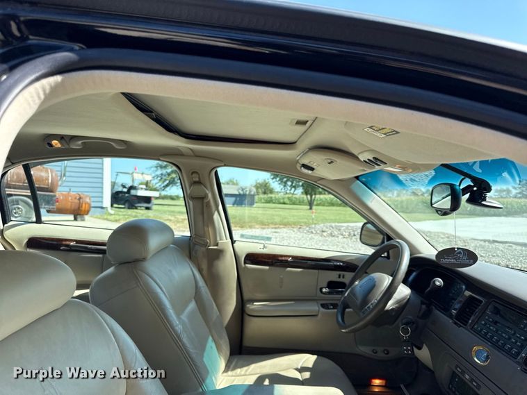 image for item EV6136 1999 Lincoln Town Car 