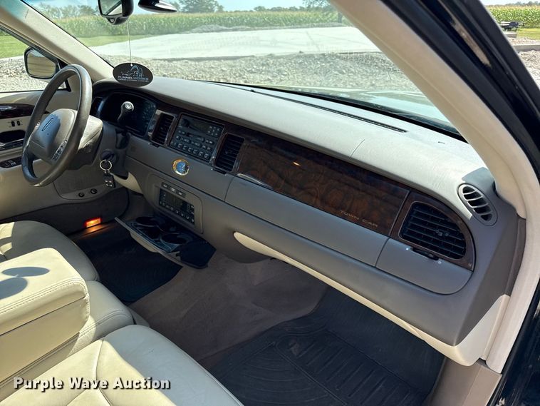 image for item EV6136 1999 Lincoln Town Car 