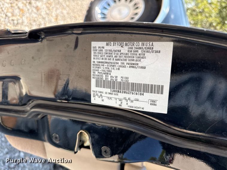 image for item EV6136 1999 Lincoln Town Car 