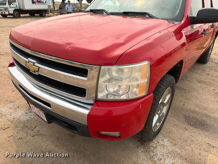 image for item EW2148 2011 Chevrolet Silverado 1500 LTZ Crew Cab pickup truck