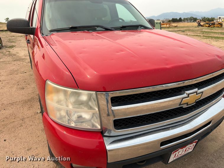 image for item EW2148 2011 Chevrolet Silverado 1500 LTZ Crew Cab pickup truck