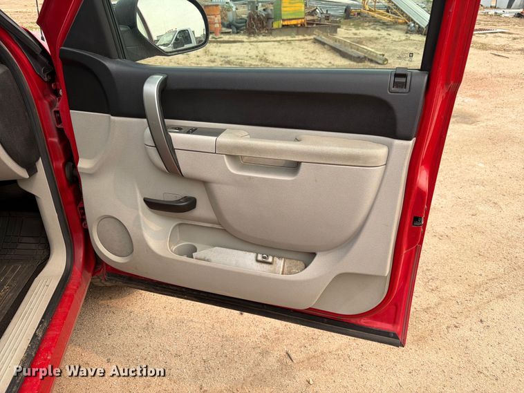 image for item EW2148 2011 Chevrolet Silverado 1500 LTZ Crew Cab pickup truck