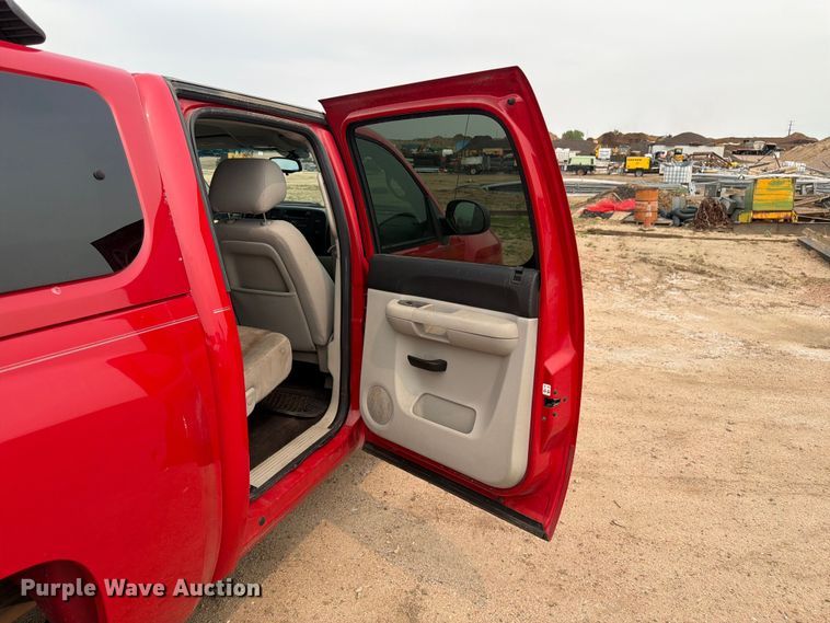 image for item EW2148 2011 Chevrolet Silverado 1500 LTZ Crew Cab pickup truck