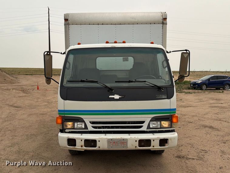 image for item EW2156 2000 Chevrolet  W3500 box truck