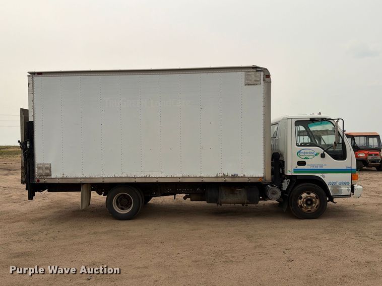 image for item EW2156 2000 Chevrolet  W3500 box truck