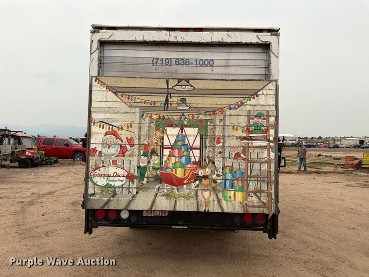 image for item EW2156 2000 Chevrolet  W3500 box truck
