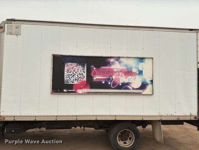 image for item EW2156 2000 Chevrolet  W3500 box truck
