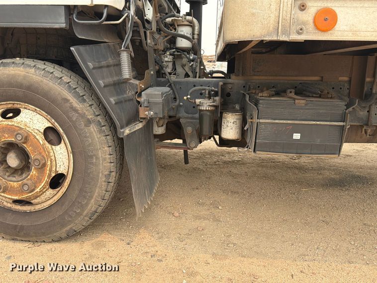 image for item EW2156 2000 Chevrolet  W3500 box truck