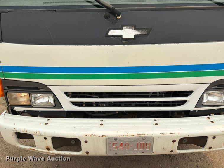 image for item EW2156 2000 Chevrolet  W3500 box truck