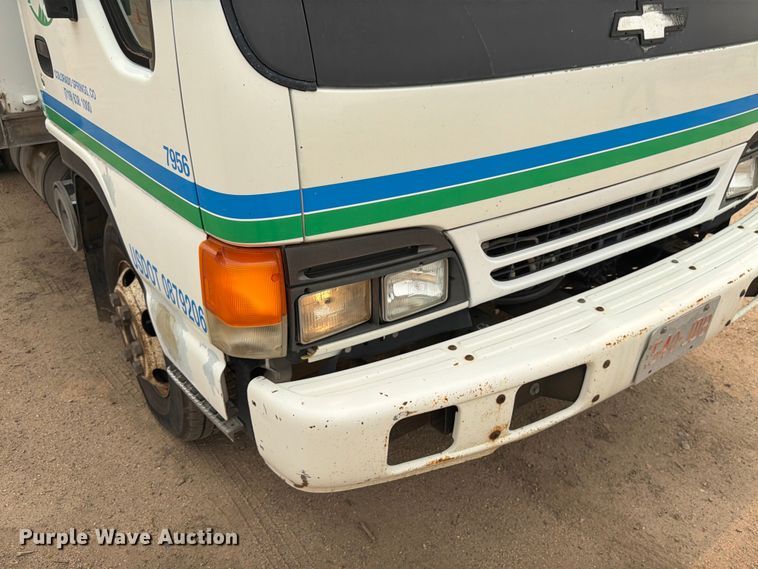 image for item EW2156 2000 Chevrolet  W3500 box truck