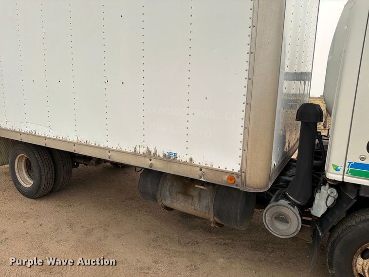 image for item EW2156 2000 Chevrolet  W3500 box truck
