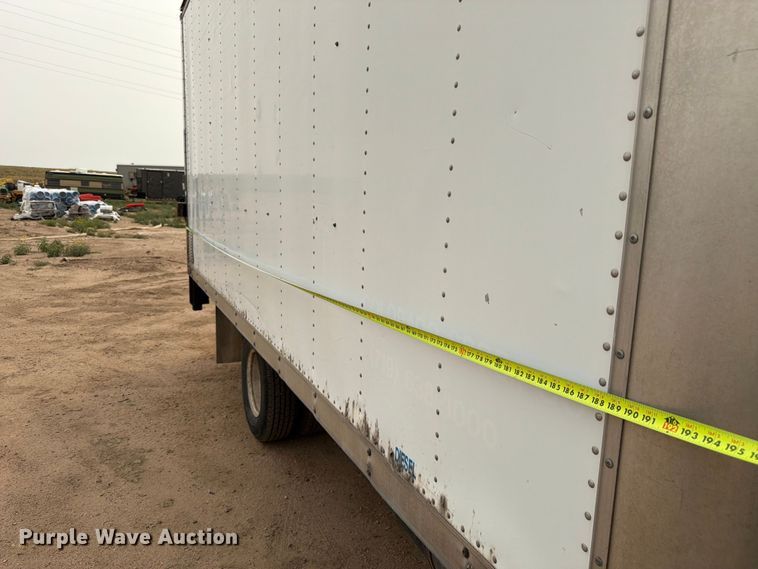 image for item EW2156 2000 Chevrolet  W3500 box truck