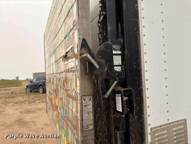 image for item EW2156 2000 Chevrolet  W3500 box truck