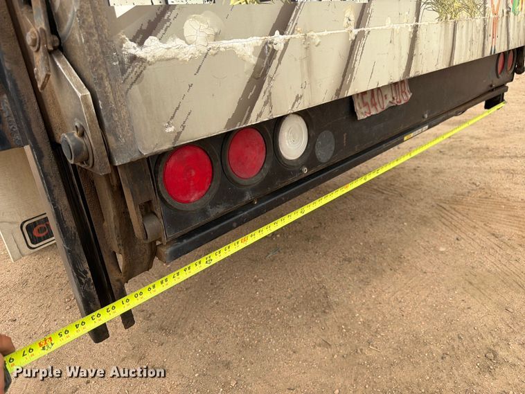 image for item EW2156 2000 Chevrolet  W3500 box truck