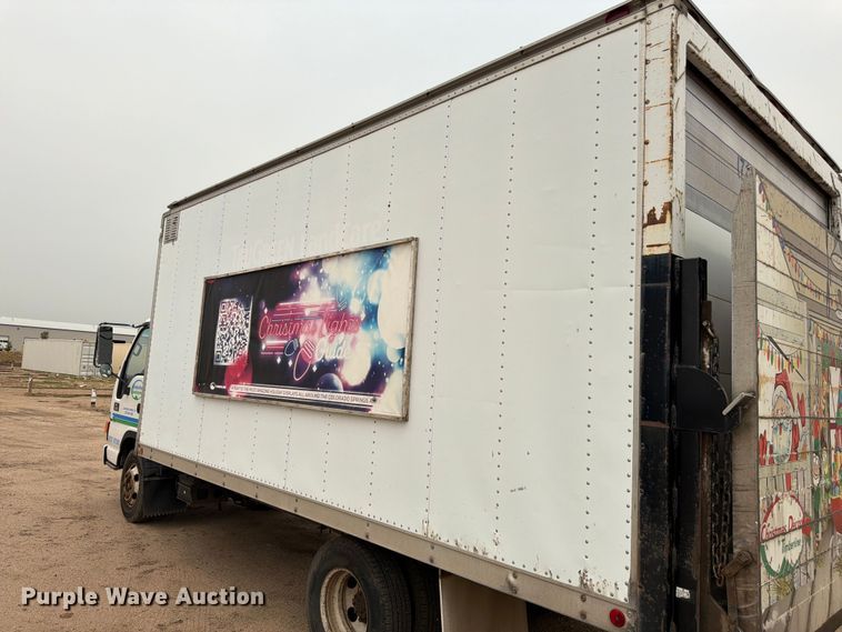 image for item EW2156 2000 Chevrolet  W3500 box truck