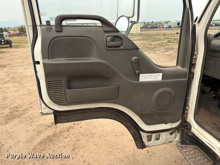 image for item EW2156 2000 Chevrolet  W3500 box truck