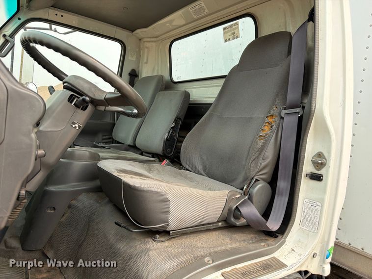 image for item EW2156 2000 Chevrolet  W3500 box truck