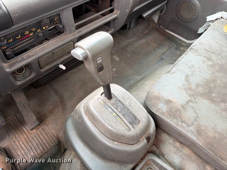 image for item EW2156 2000 Chevrolet  W3500 box truck