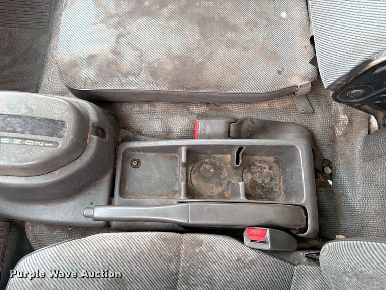 image for item EW2156 2000 Chevrolet  W3500 box truck