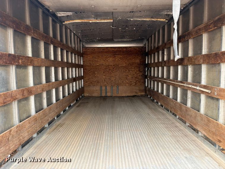 image for item EW2156 2000 Chevrolet  W3500 box truck