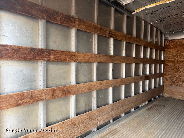 image for item EW2156 2000 Chevrolet  W3500 box truck