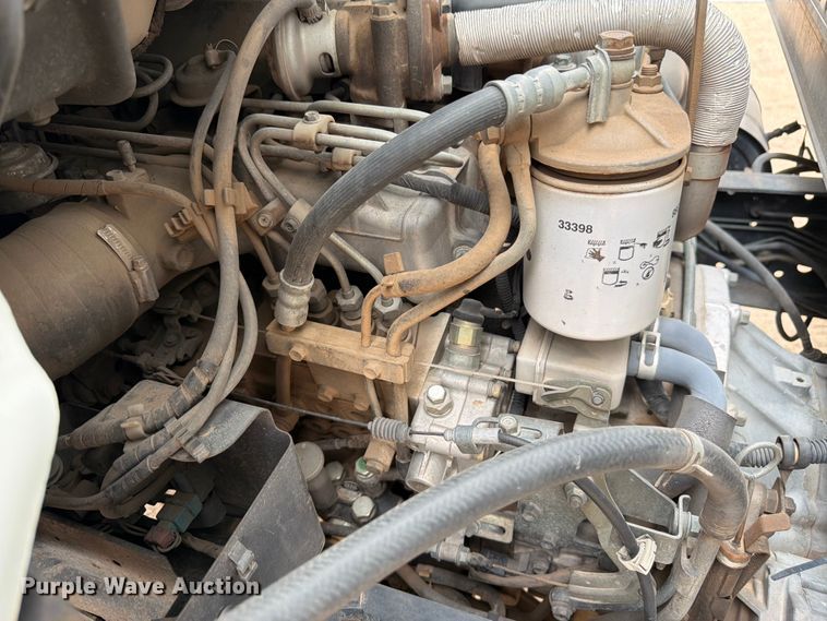 image for item EW2156 2000 Chevrolet  W3500 box truck