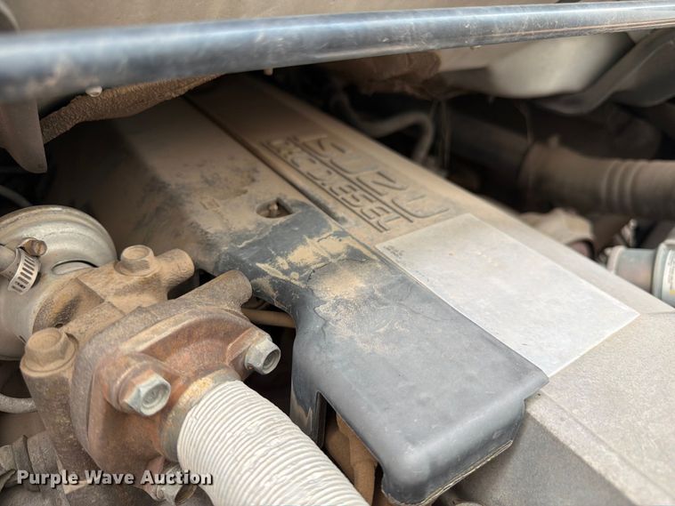 image for item EW2156 2000 Chevrolet  W3500 box truck