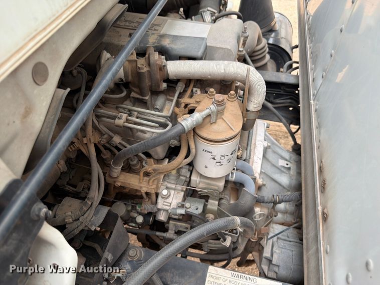 image for item EW2156 2000 Chevrolet  W3500 box truck