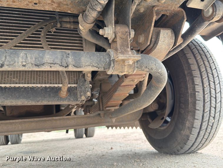 image for item EW2156 2000 Chevrolet  W3500 box truck