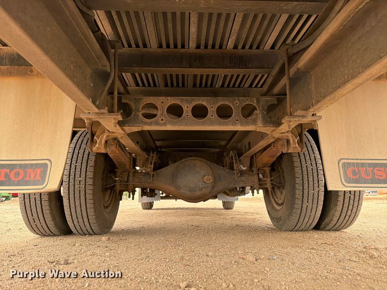 image for item EW2156 2000 Chevrolet  W3500 box truck