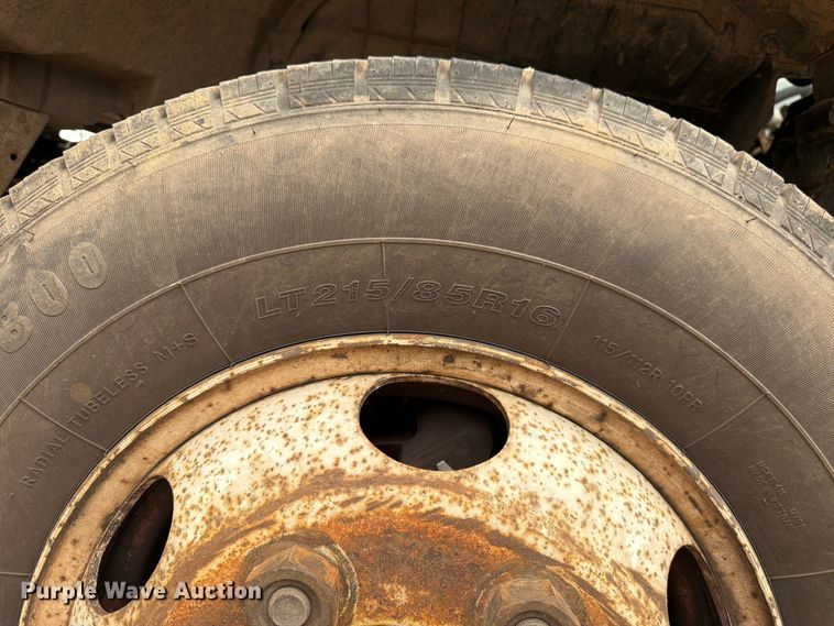 image for item EW2156 2000 Chevrolet  W3500 box truck