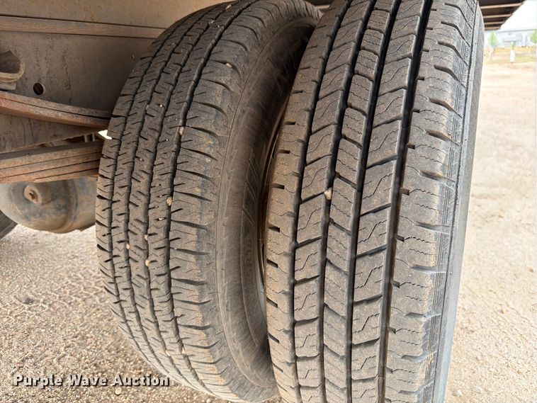 image for item EW2156 2000 Chevrolet  W3500 box truck
