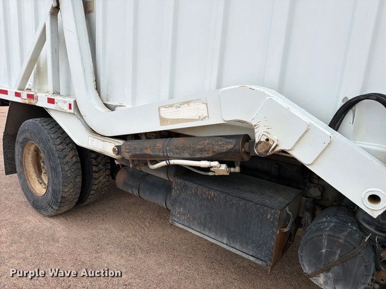 image for item EW2179 2013 Kenworth K370 refuse truck