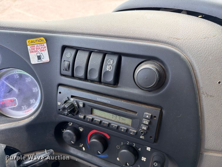 image for item EW2179 2013 Kenworth K370 refuse truck