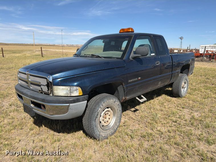 2001 Dodge Ram 2500 Ext. Cab pickup truck