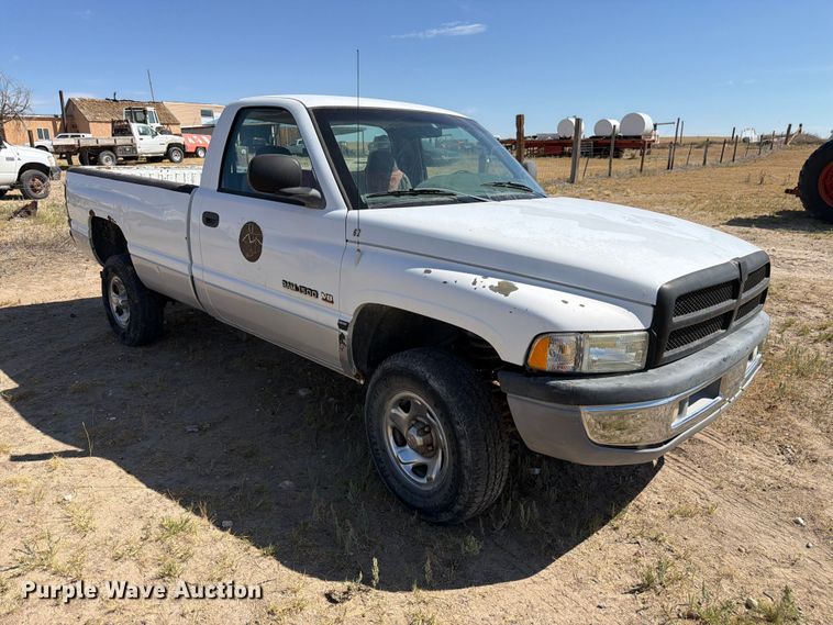 image for item EW2199 2001 Dodge Ram 1500 pickup truck
