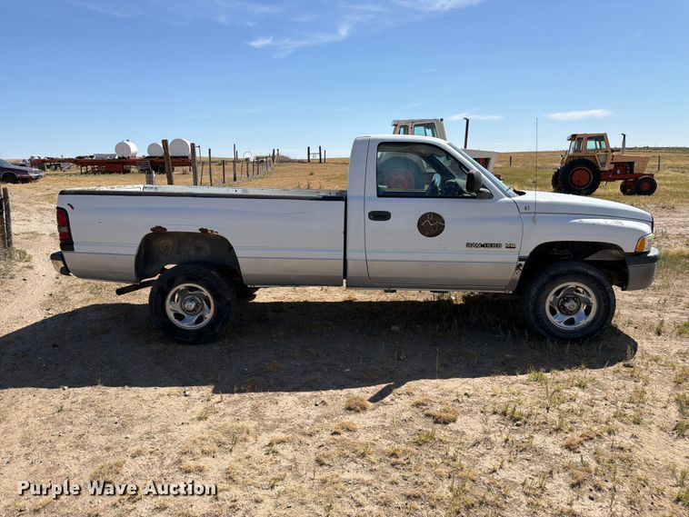 image for item EW2199 2001 Dodge Ram 1500 pickup truck