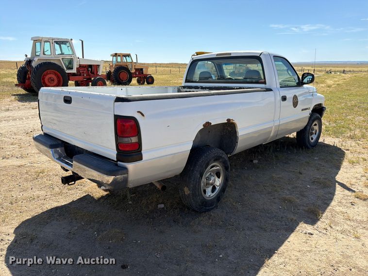 image for item EW2199 2001 Dodge Ram 1500 pickup truck