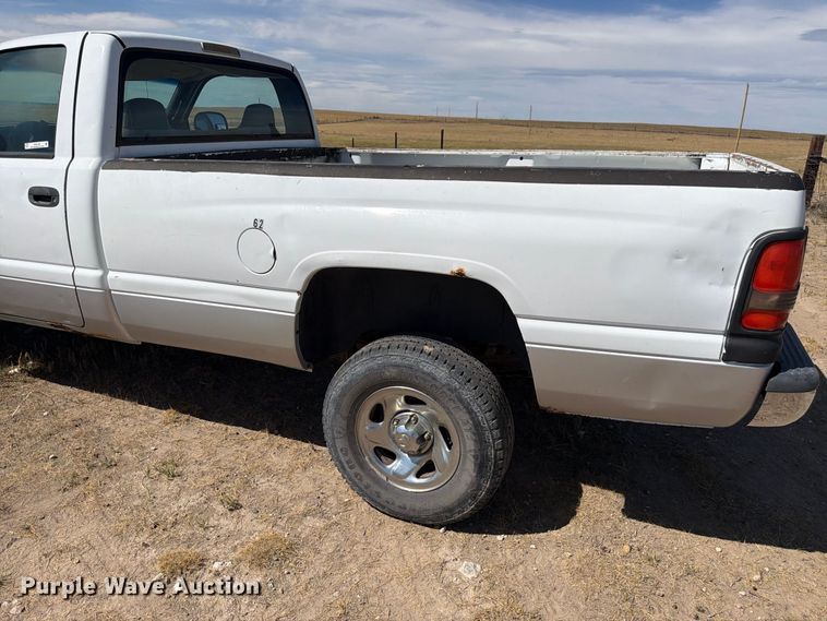 image for item EW2199 2001 Dodge Ram 1500 pickup truck