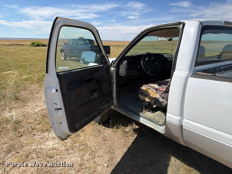 image for item EW2199 2001 Dodge Ram 1500 pickup truck