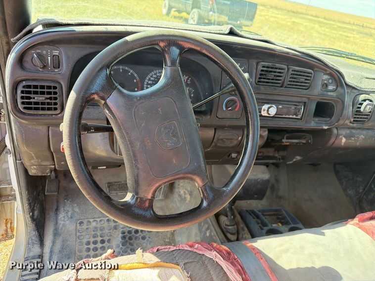image for item EW2199 2001 Dodge Ram 1500 pickup truck