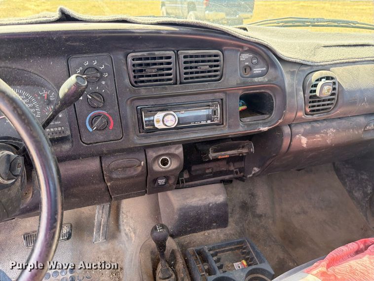 image for item EW2199 2001 Dodge Ram 1500 pickup truck