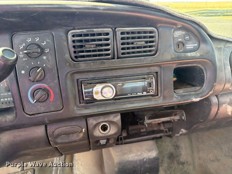 image for item EW2199 2001 Dodge Ram 1500 pickup truck
