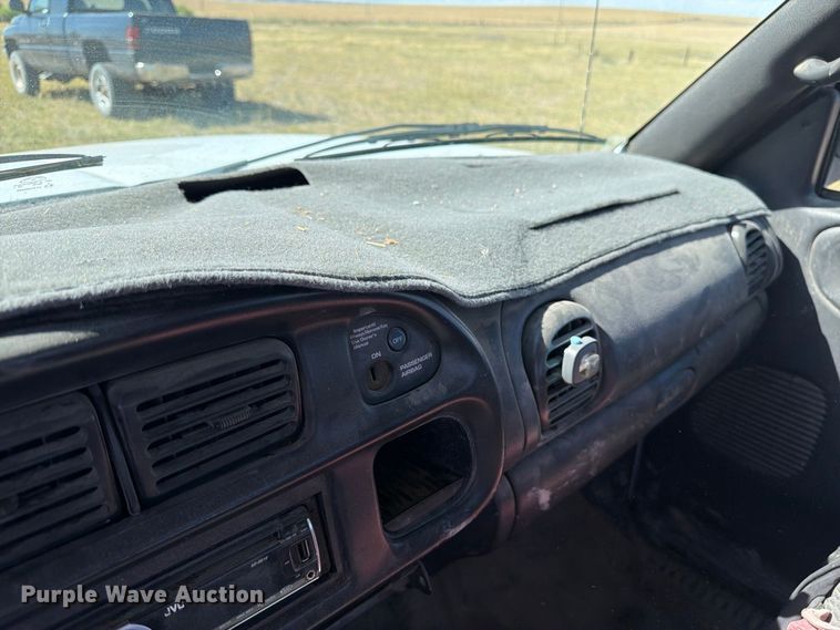 image for item EW2199 2001 Dodge Ram 1500 pickup truck