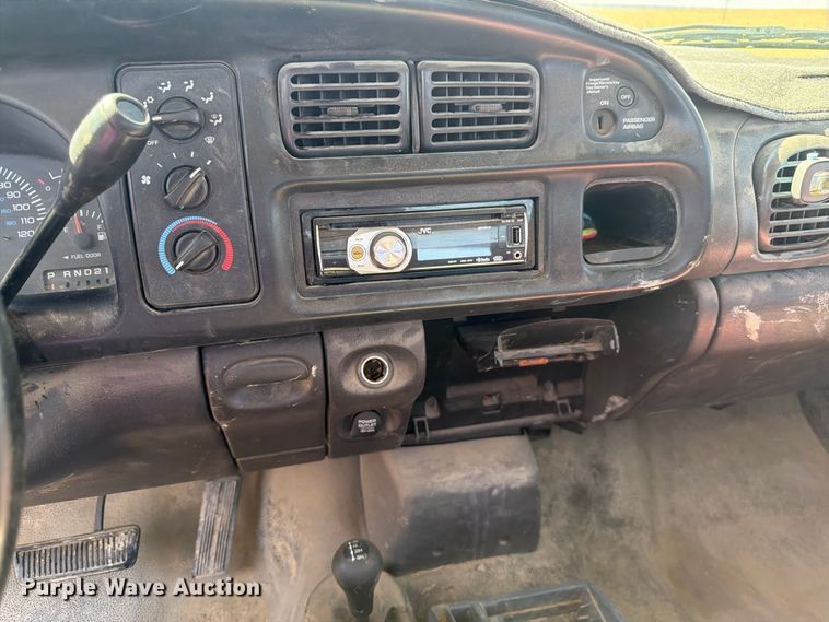 image for item EW2199 2001 Dodge Ram 1500 pickup truck